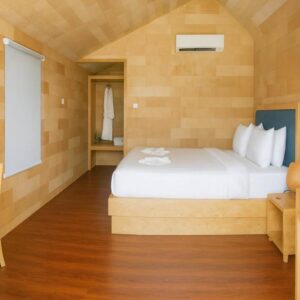 Deluxe King Pool View